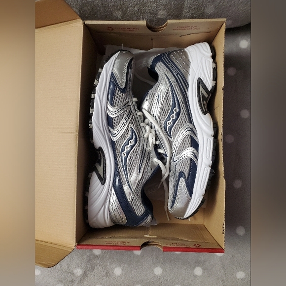 Men's size 9.5 Saucony Runners - Picture 11 of 13